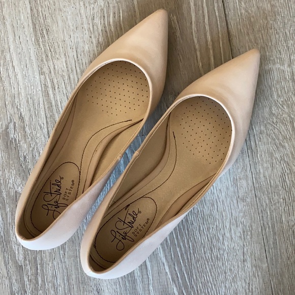 NWOT Tan Short Heels - Picture 1 of 2